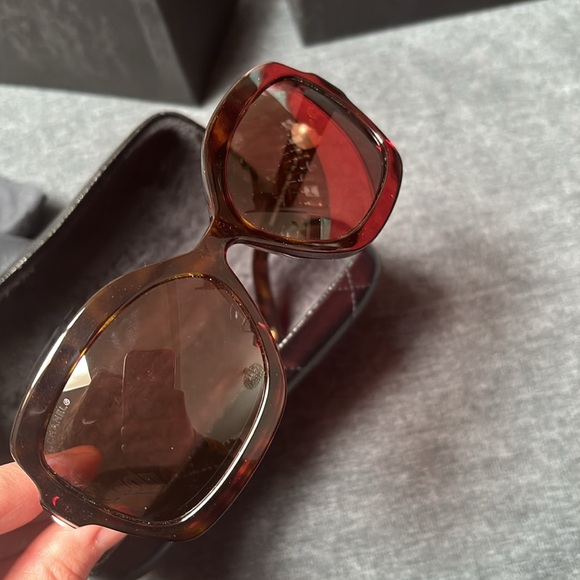 Chanel sunglasses with faux peal - Picture 7 of 12